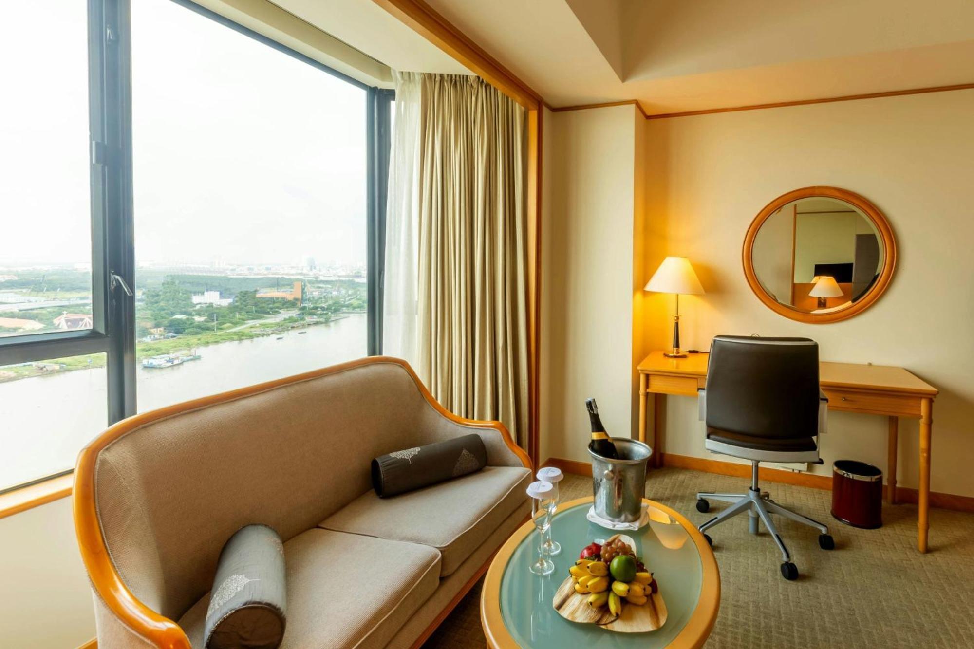 Club King Room with River View - Club Level
