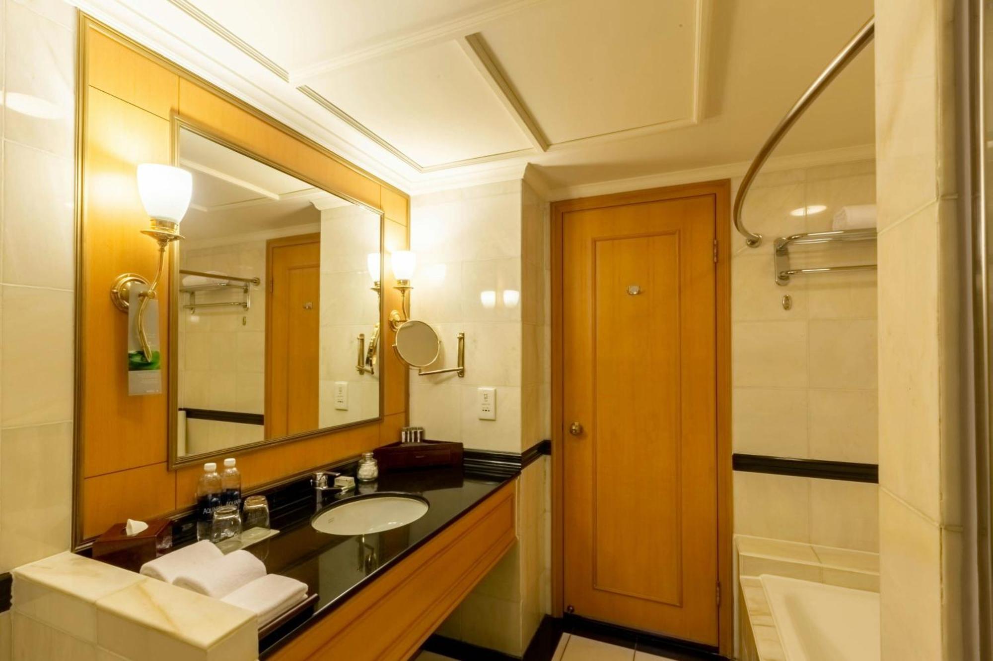 Deluxe City View Room Guest room 1 King bed