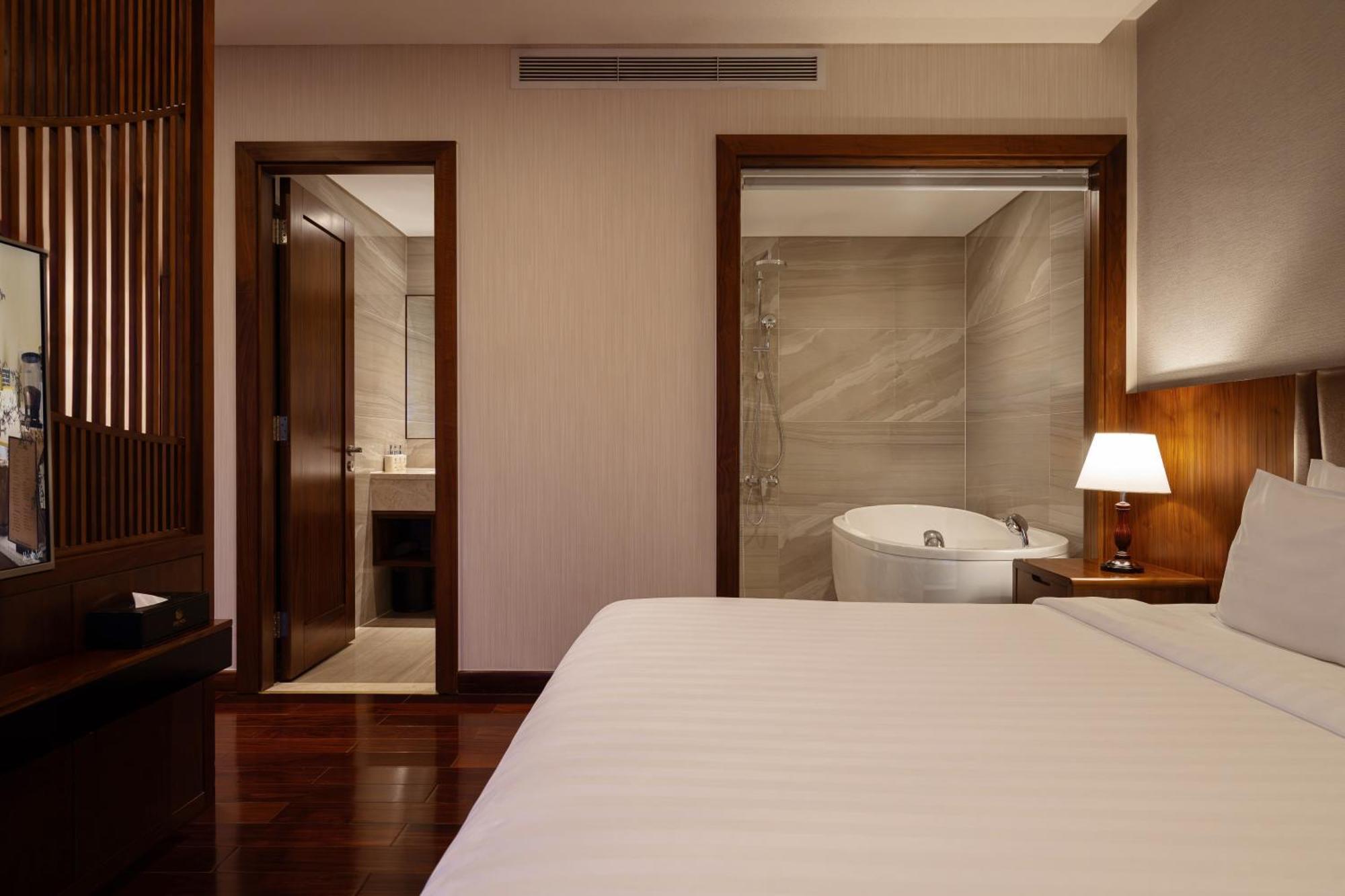 Suite Double or Twin Room Jaccuzi City View