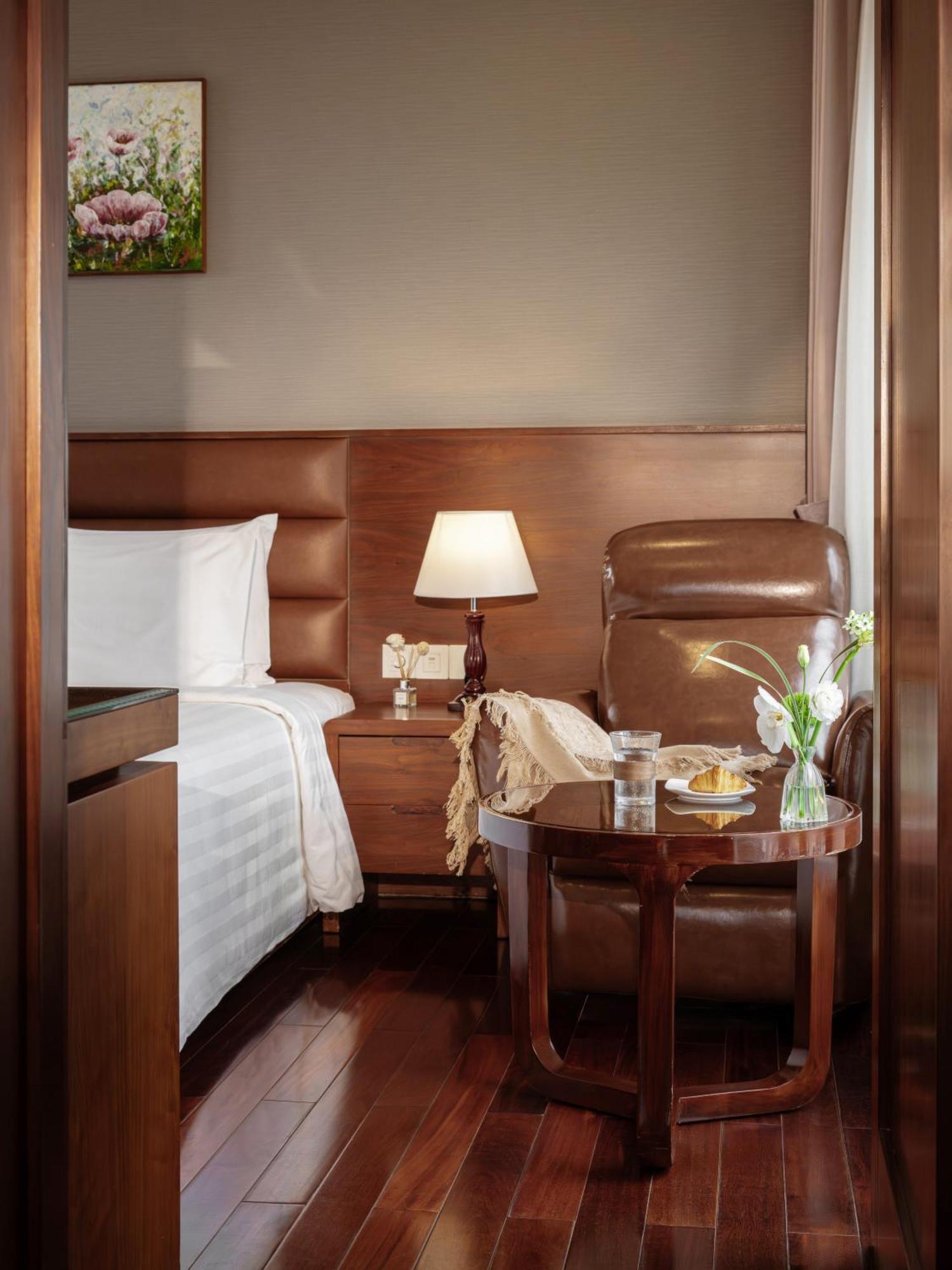 Premium Deluxe Double or Twin High Floor City View