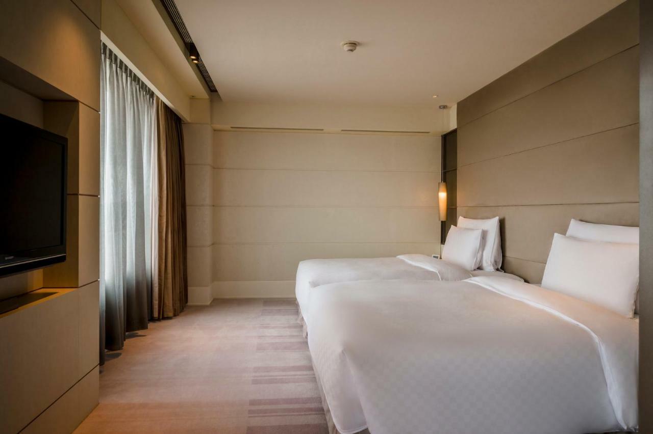 Nikko Club Junior Suite Queen Room