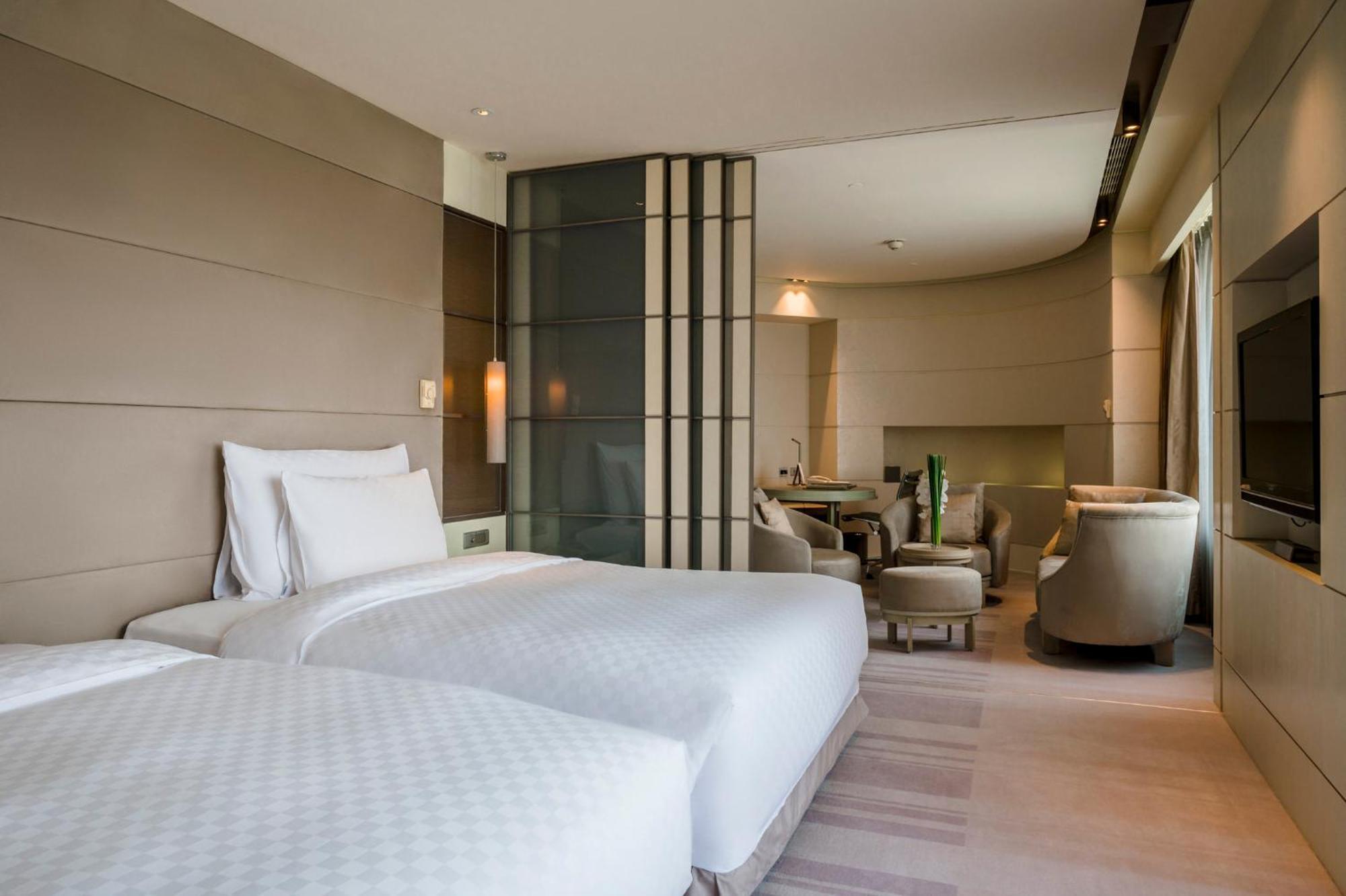 Nikko Club Junior Suite Queen Room