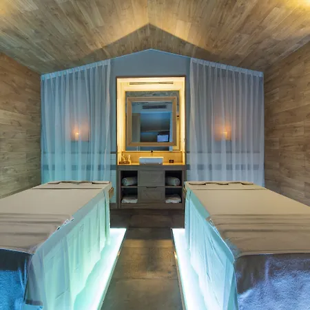 Fusion Suites Saigon-3